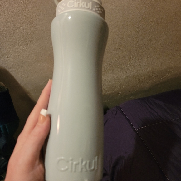 Limited Edition: 22oz. CIRKUL Gray Bottle Drop - Picture 4 of 7